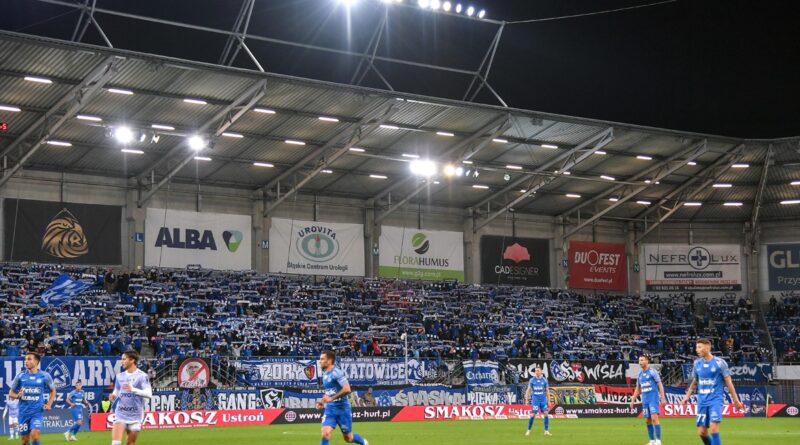 Ruch przed meczem na Stadionie Śląskim